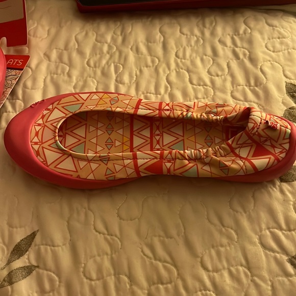 1/$10 or 2/$15 LUV DREAM FLATS Aztec Pink Euro size 34 (2.5) - Picture 3 of 4